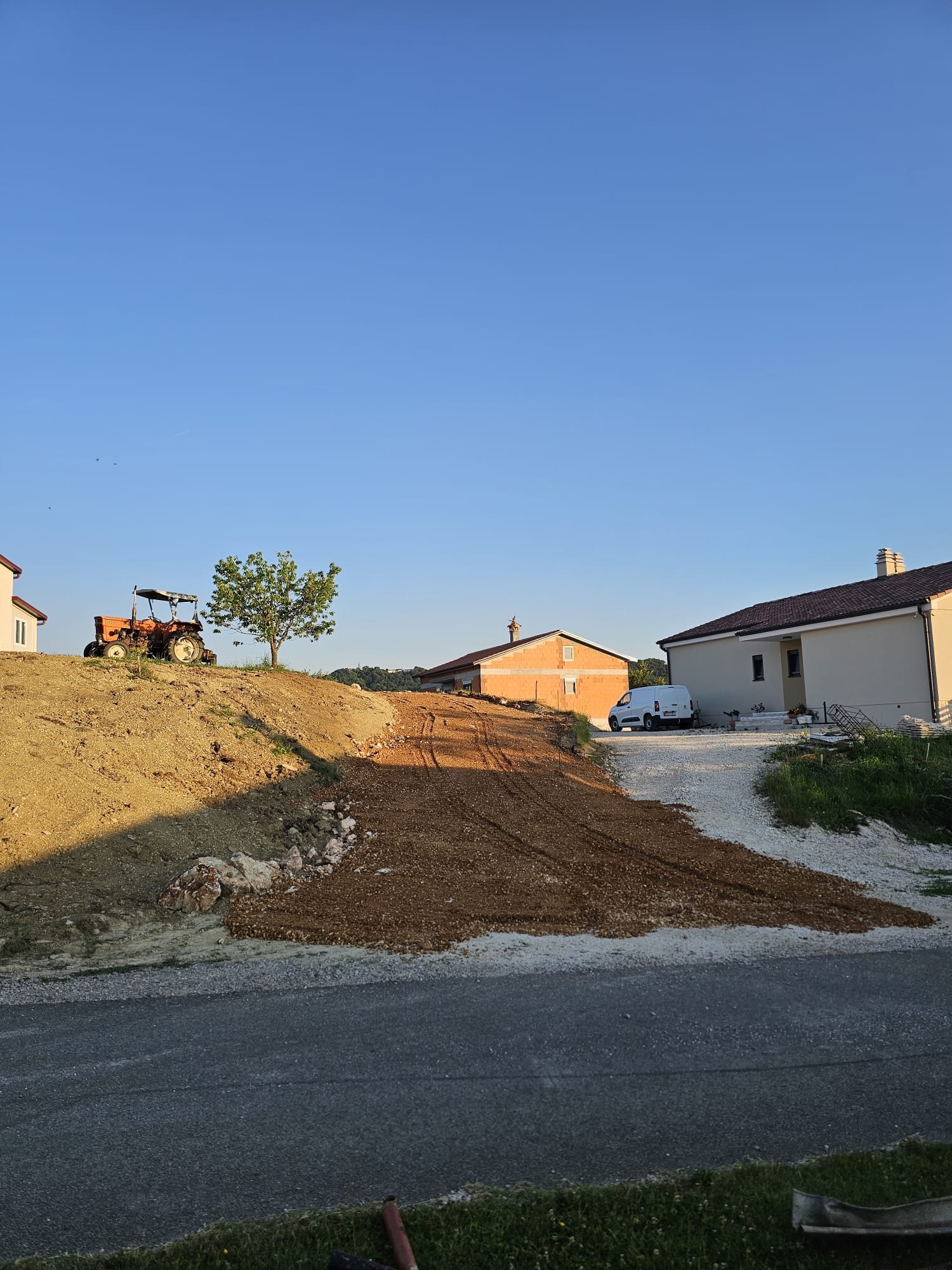 Zemljani radovi i iskopi — Izrada puta na parceli